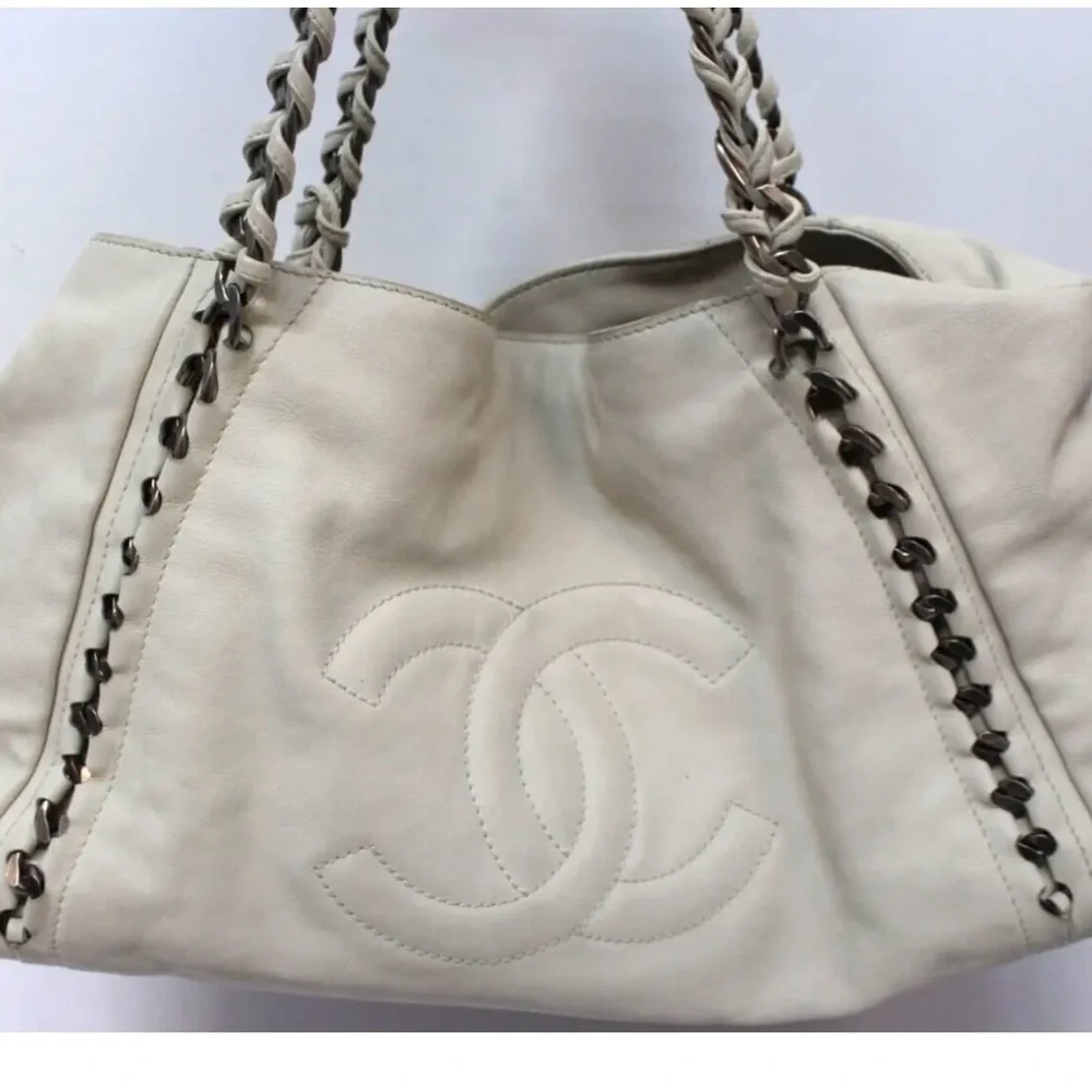 Chanel White Leather Chain-Trim Shoulder Bag